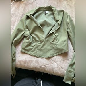 army green v neck cropped-long sleeve top